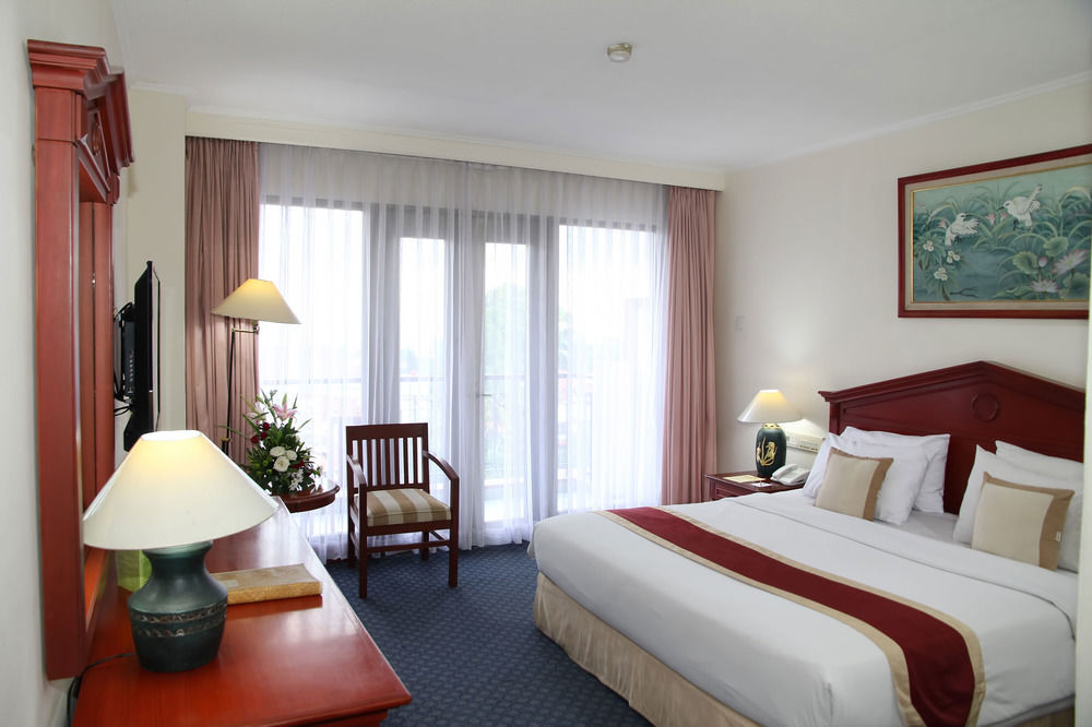 Hotel The Jayakarta Suites Bandung 4*